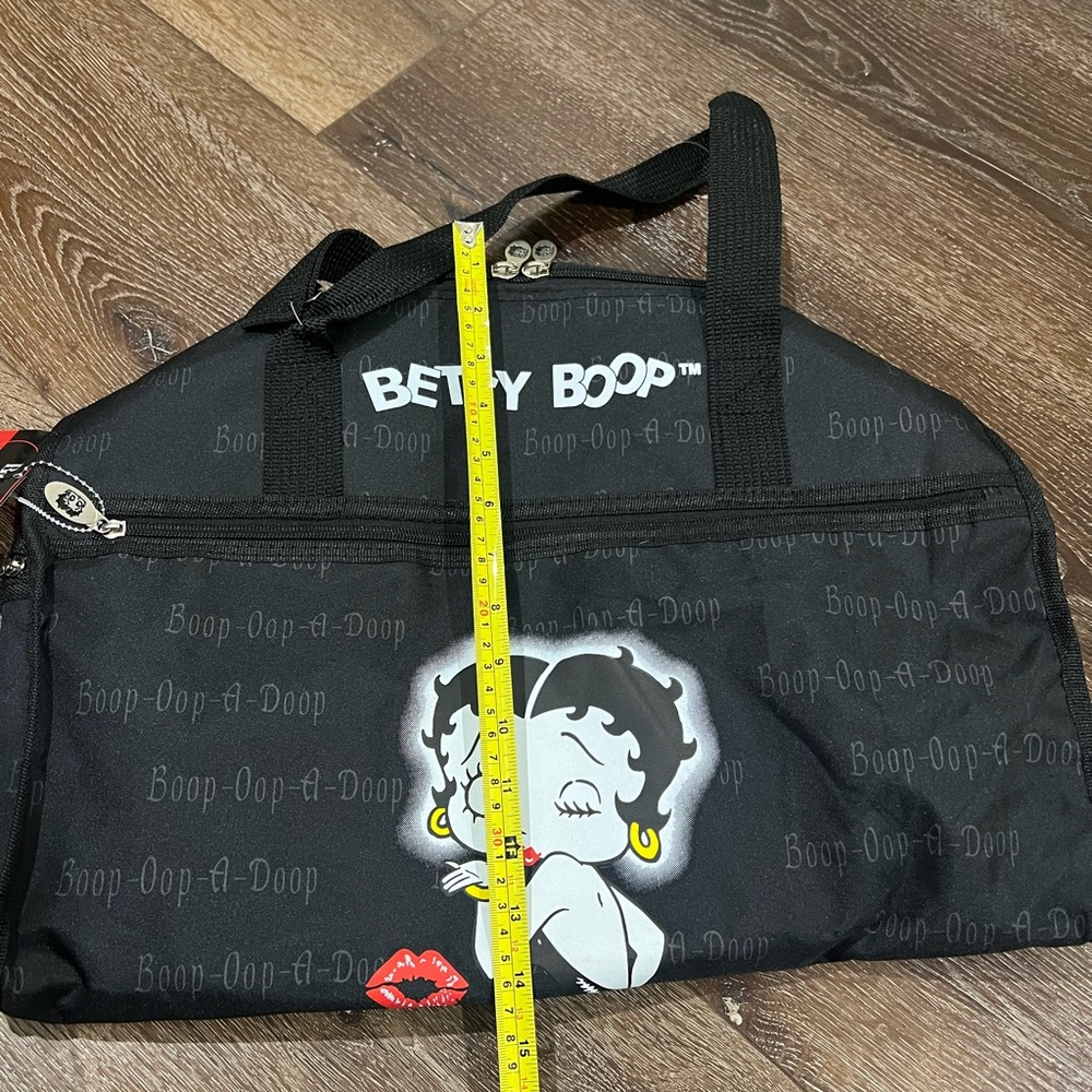 NWT Betty boop duffle bag / weekender travel bag black and white - Picture 9 of 14
